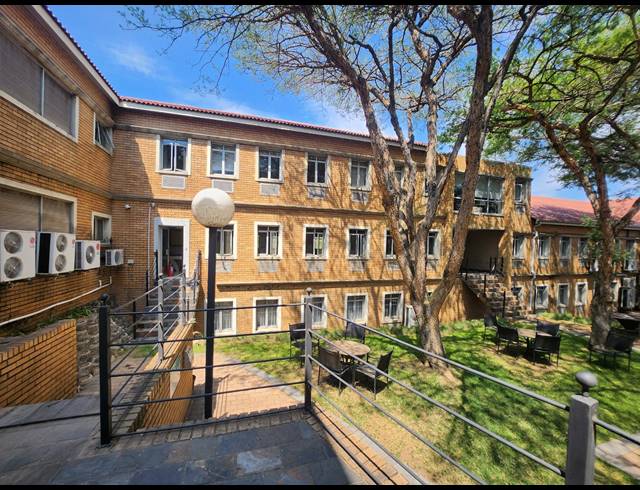662M² OFFICE TO LET IN HALFWAY GARDENS